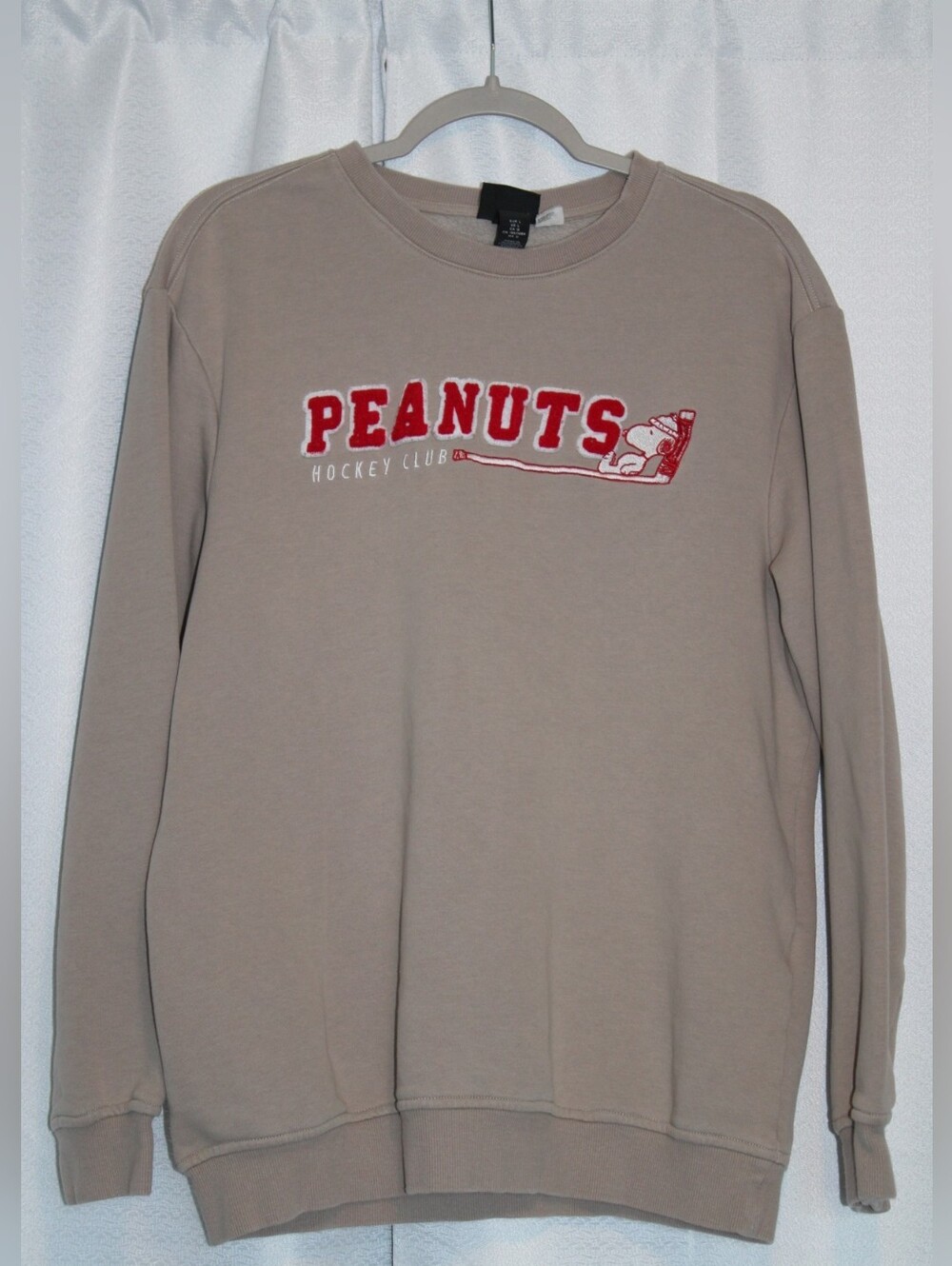 H&M Peanuts Hockey Club Snoopy Crewneck Sweatshirt Large